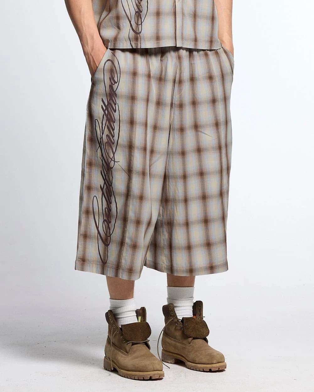 OFFICE SCRIPT SHORTS BEIGE by COLD CULTURE