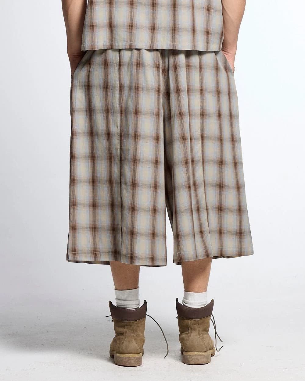OFFICE SCRIPT SHORTS BEIGE 3
