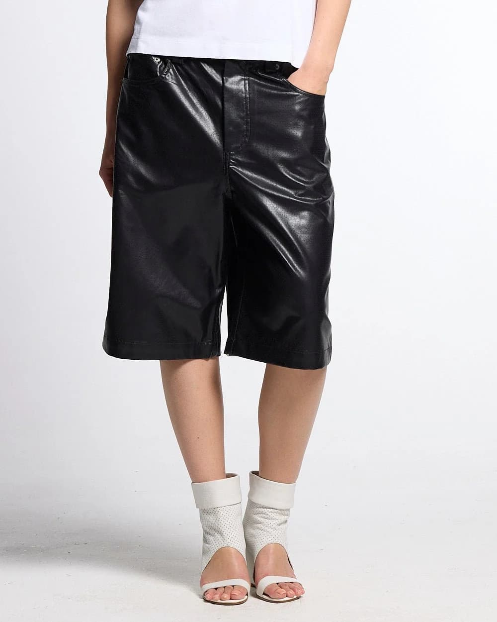 BRAVE SHORTS BLACK 8