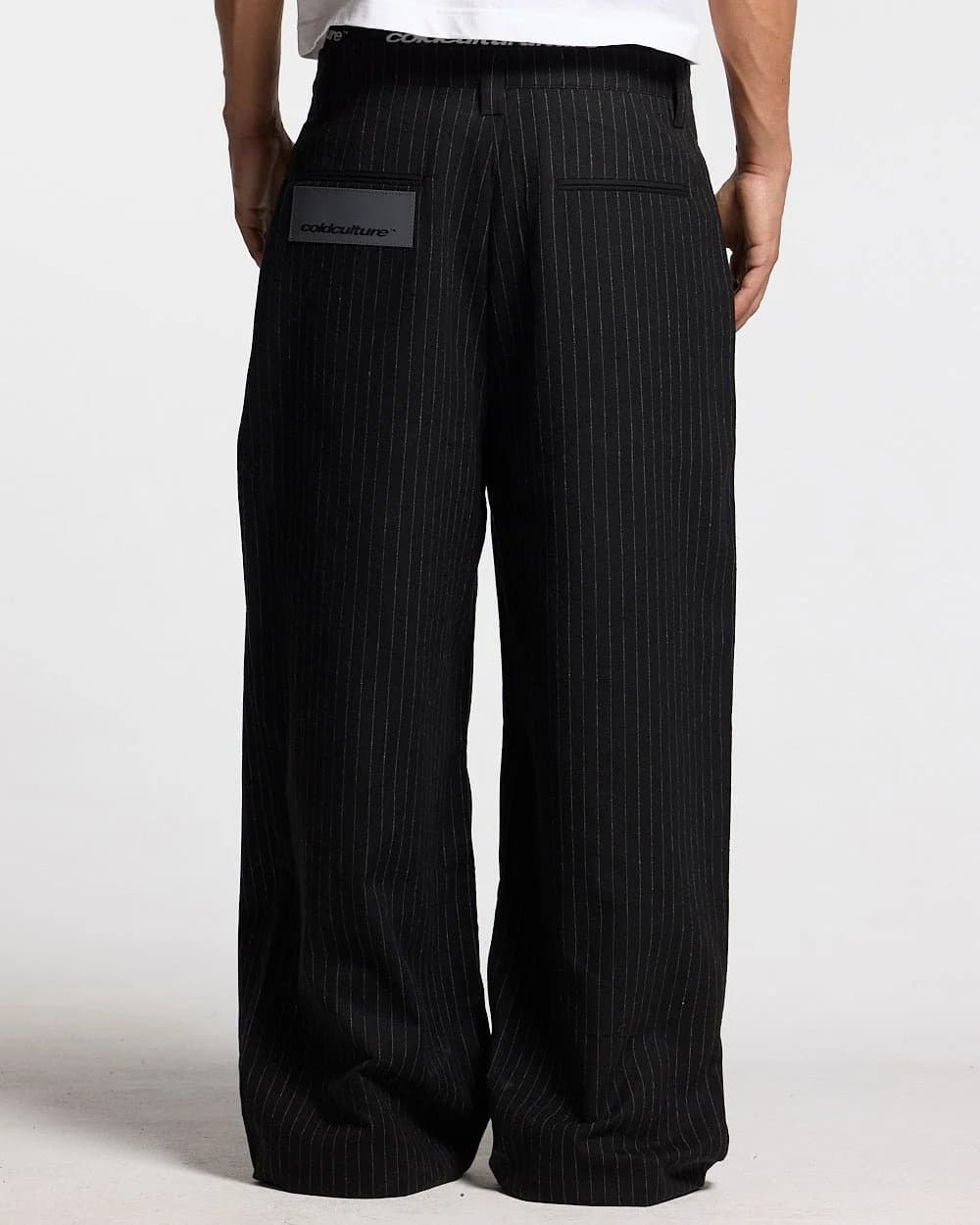 SEAM EFFECT LINE PANTS BLACK 2