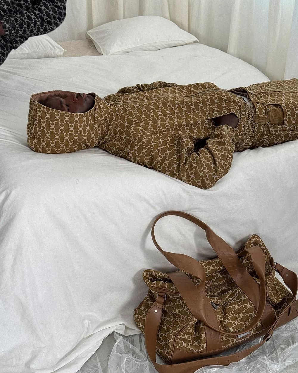 FEVER BAG BROWN 4