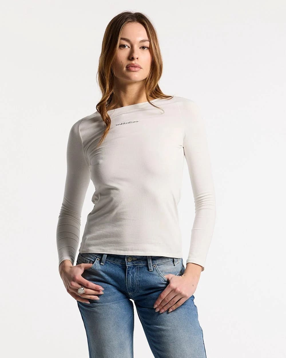 ESSENTIAL LONGSLEEVE TEE WHITE by COLD CULTURE