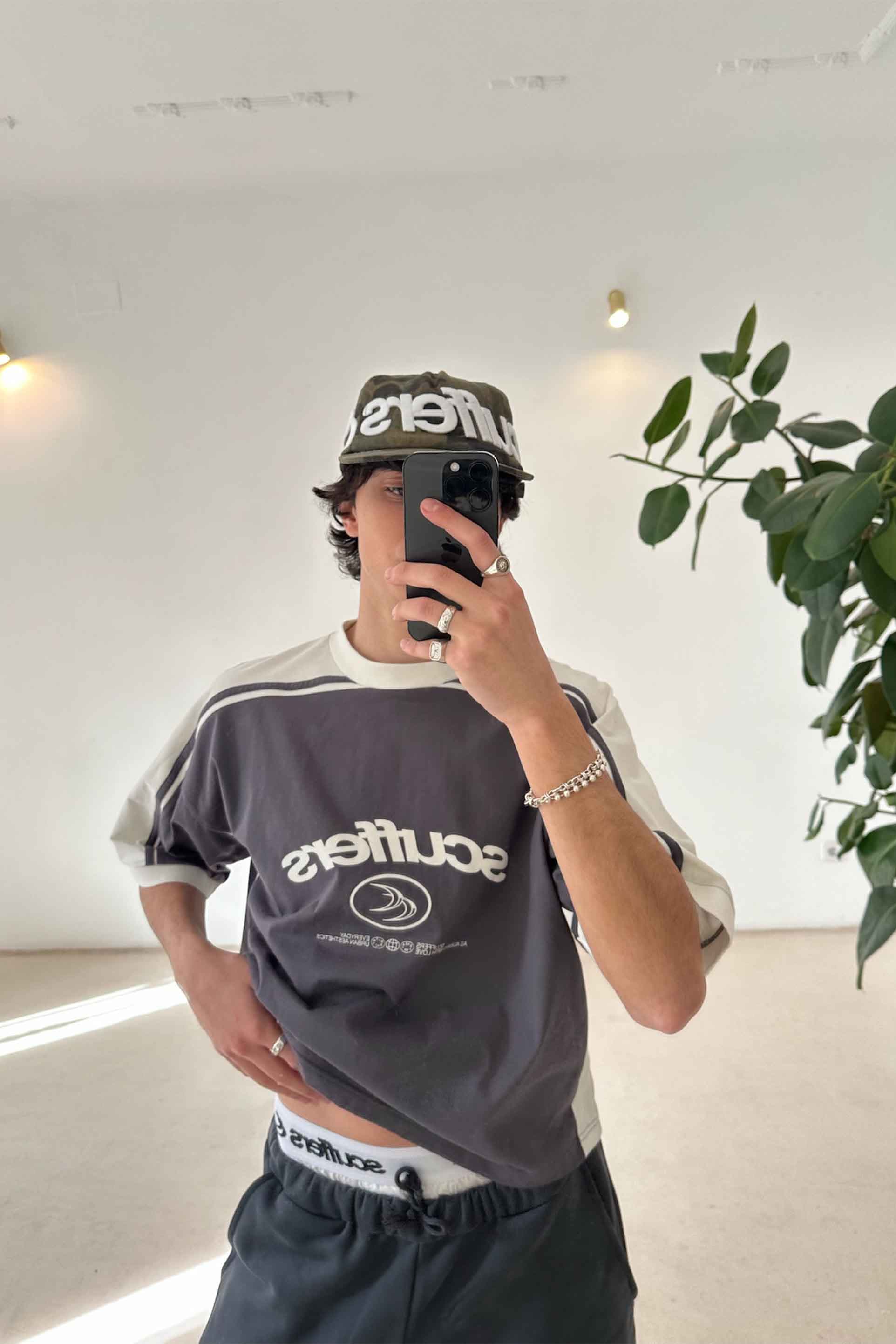 Effortless Dark T-Shirt 4