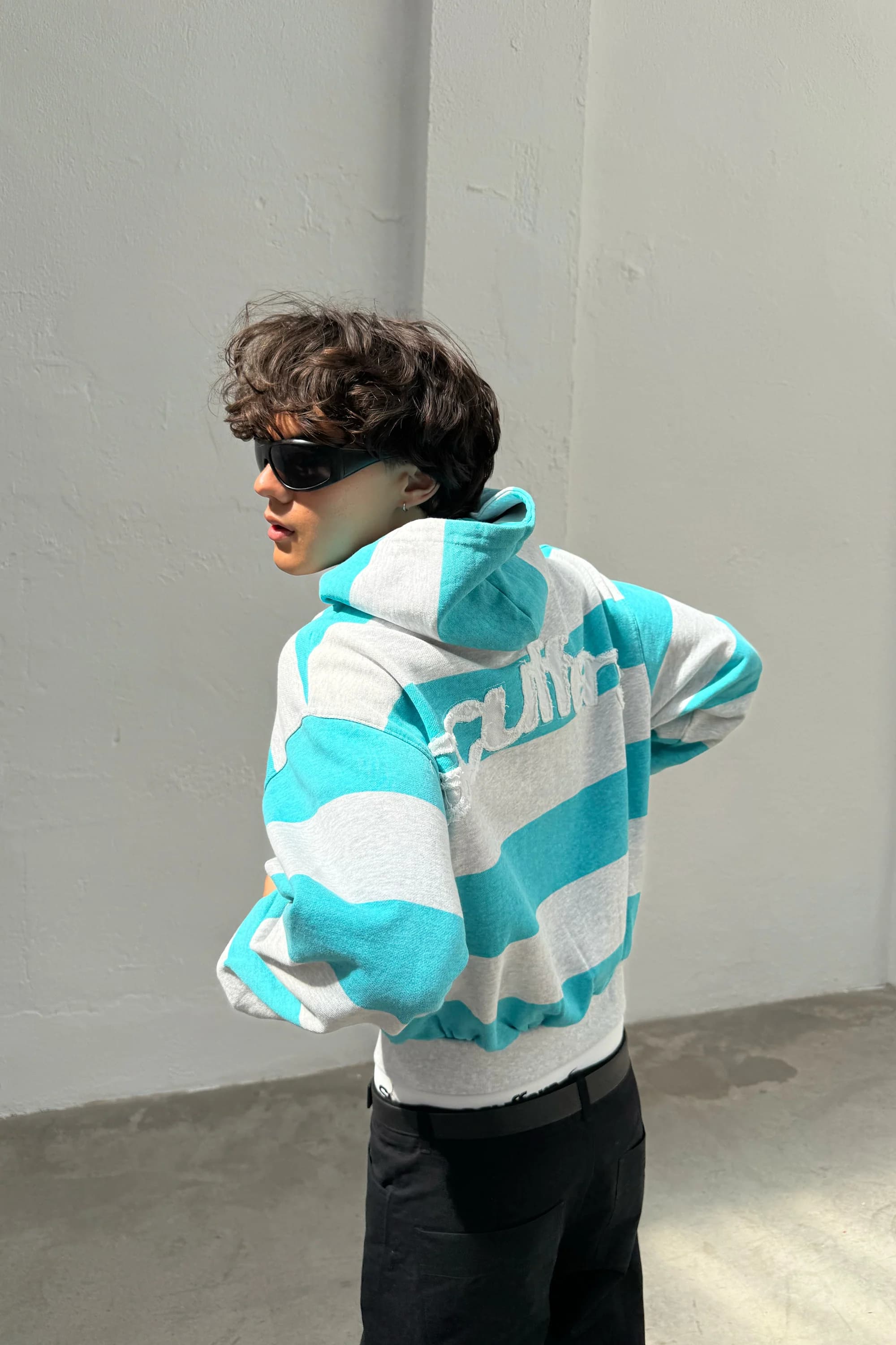 Club Turquoise Zipper 4
