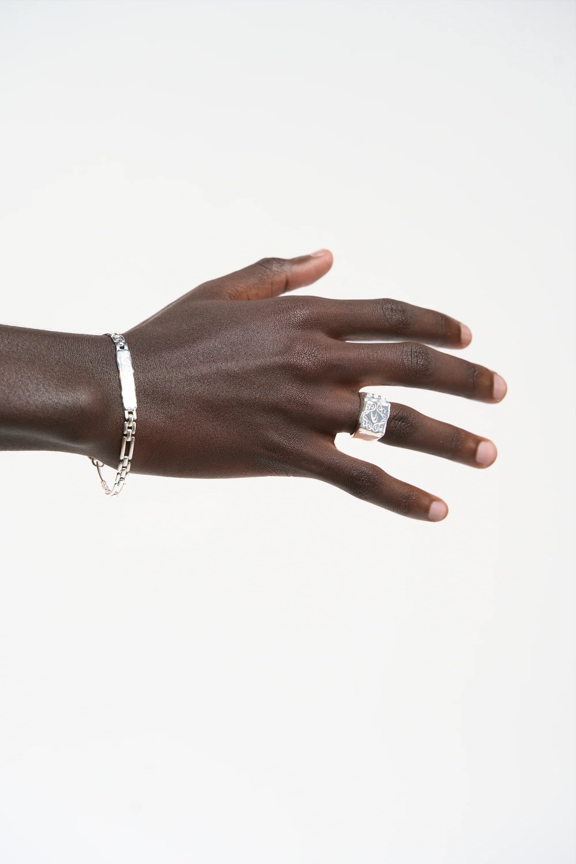 Love AG Ring 4