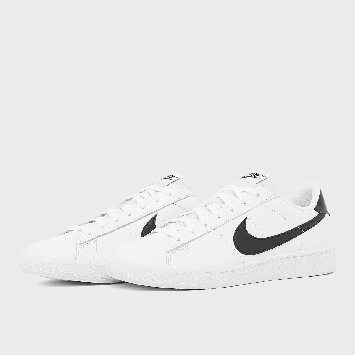 Tennis Classic CS by Nike