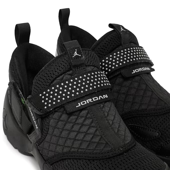 Wmns Trunner LX 15