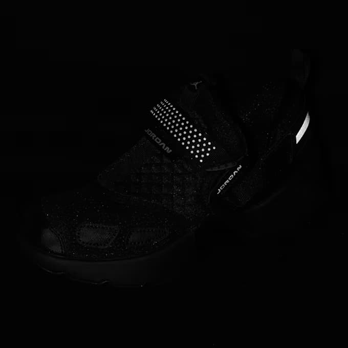 Wmns Trunner LX 17
