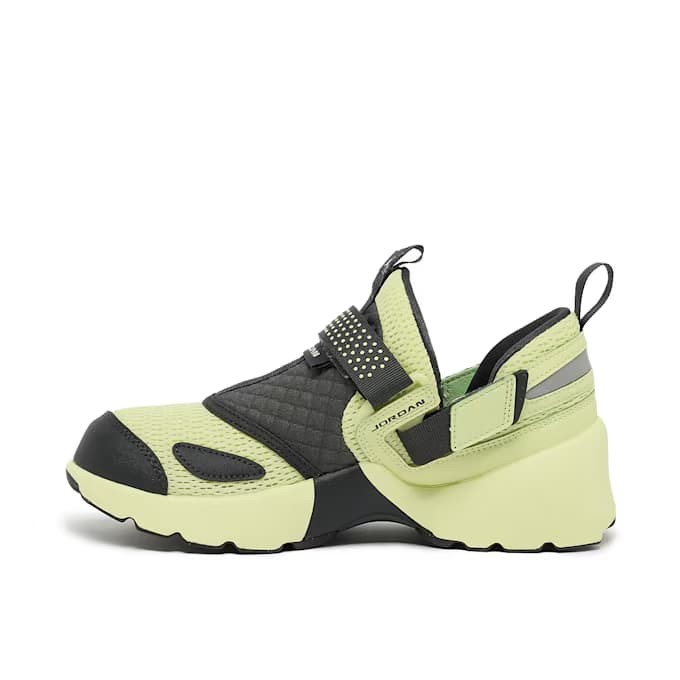 Wmns Trunner LX luminous 11