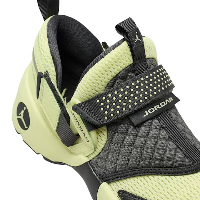 Wmns Trunner LX luminous 15