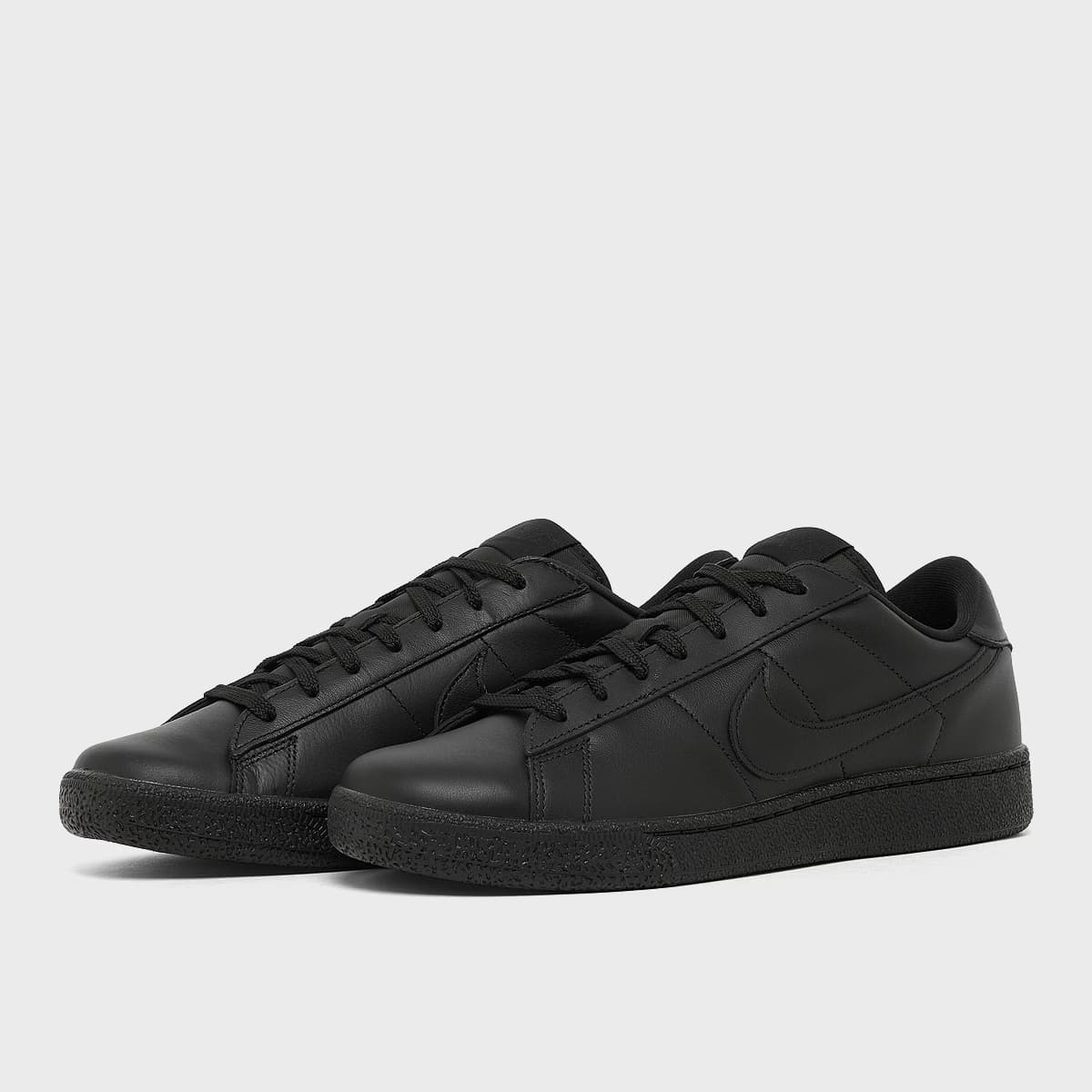 Tennis Classic CS by Nike