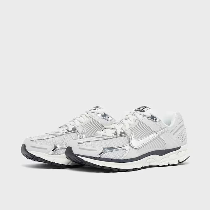 Wmns Zoom Vomero 5 "Metallic Silver" 10