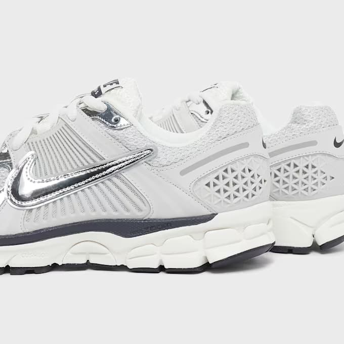Wmns Zoom Vomero 5 "Metallic Silver" 14