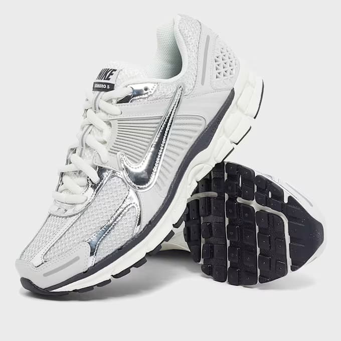 Wmns Zoom Vomero 5 "Metallic Silver" 17