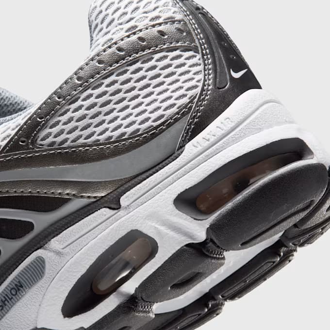 Wmns Air Max Moto 2K 17