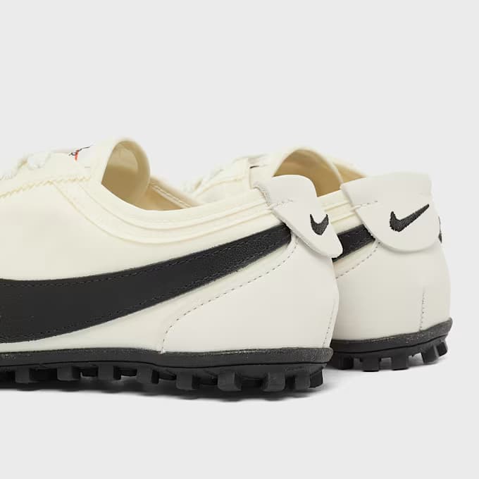 Wmns Moon Racer "Soft Pearl and Black" 13