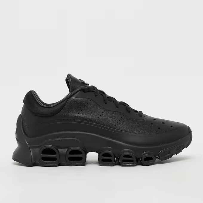 x Thug Club Adifoam Megaride 10