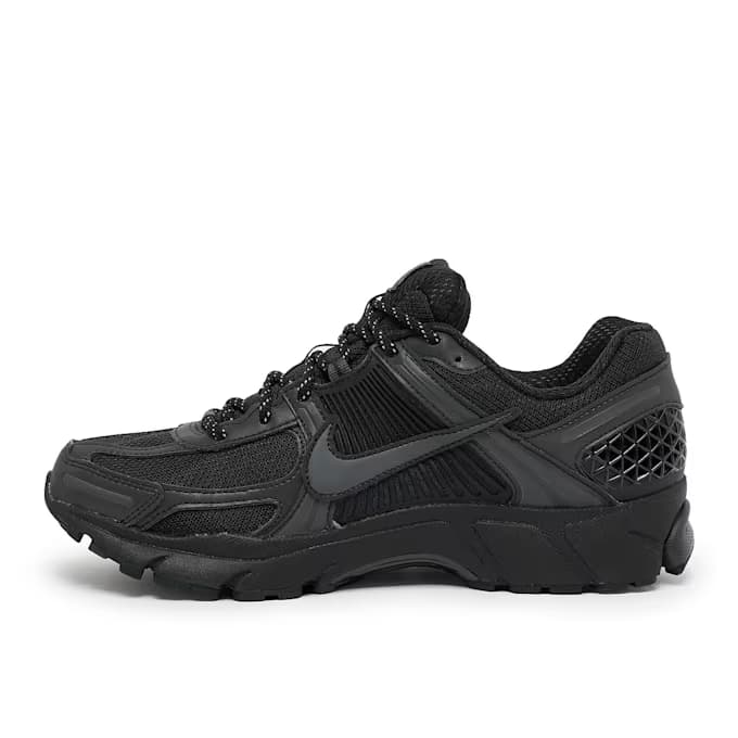 Zoom Vomero 5 SE by Nike