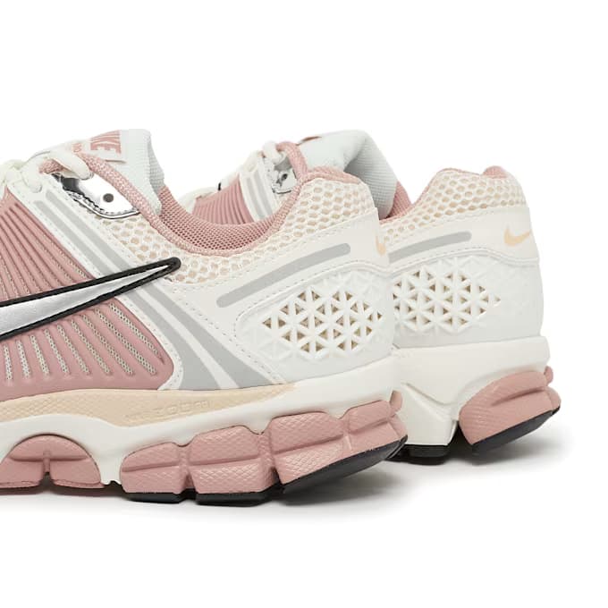 Wmns Zoom Vomero 5 "Particle Pink" 16